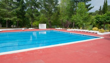 Sonhar com piscina cheia