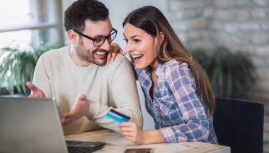 O comportamento dos signos ao fazer compras online