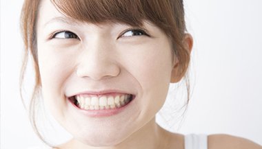 Sonhar com dente branco