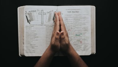 Orações pela família: saiba como livrá-la de energias negativas