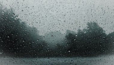 Significado de sonhar com muita chuva