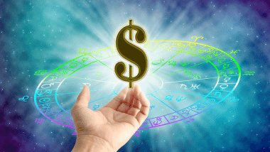 No foco da imagem, há uma Roda do Zodíaco com os símbolos dos signos e há um cifrão no centro da roda.