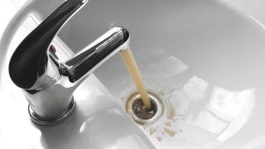 Significado de sonhar com água suja corrente