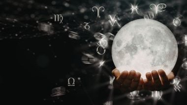 Imagem de fundo preto e em destaque uma mão segurando a lua.