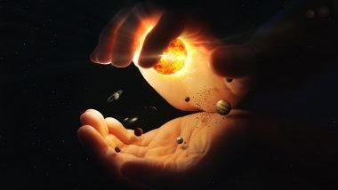Kevron2001 / Getty Images / Canva Imagem de fundo do universo. Em destaque, uma mão segurando vários planetas.