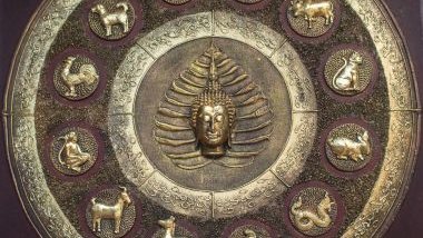 Imagem de uma mandala astrológica nas cores marrom e dourado. Nela temos os 12 ícones dos signos e no centro a imagem de Buda.