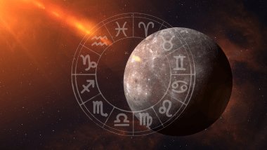 Na imagem, há o planeta Mercúrio no universo. Ao lado, há uma roda do zodíaco com os símbolos dos signos.