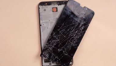 Sonhar com celular quebrado