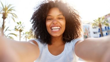 Horóscopo do dia: previsões de hoje (03/01) para os signos - Você prioriza sua felicidade?
