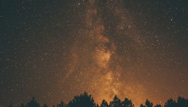 Horóscopo do dia de hoje (10/04): previsões dos signos para quinta-feira
