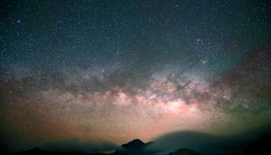 Horóscopo do dia de hoje (18/05): previsões dos signos para domingo