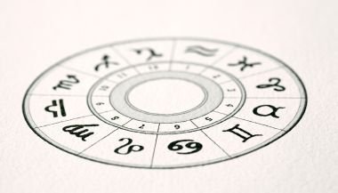 Horóscopo do dia de hoje (20/02): previsões dos signos para quinta-feira