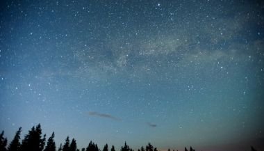 Horóscopo do dia de hoje (26/04): previsões dos signos para sábado