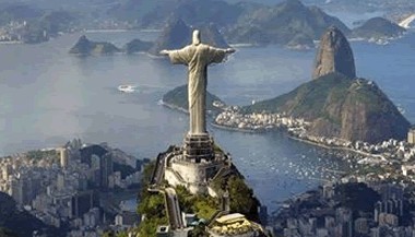 Pátria de chuteiras, de cartazes, de...