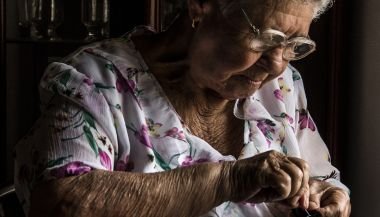 30 simpatias antigas da vovó: conheça as mais praticadas e ensinadas por ela