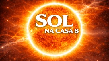 Ilustração do Sol em tons dourados e alaranjados, com brilho intenso e chamas ao redor, sobre um fundo espacial luminoso. Texto central: “SOL” e, abaixo, “NA CASA 8”, em fonte branca e grande.