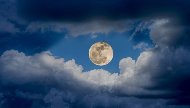 Superlua em Aquário — 11 de agosto de 2022