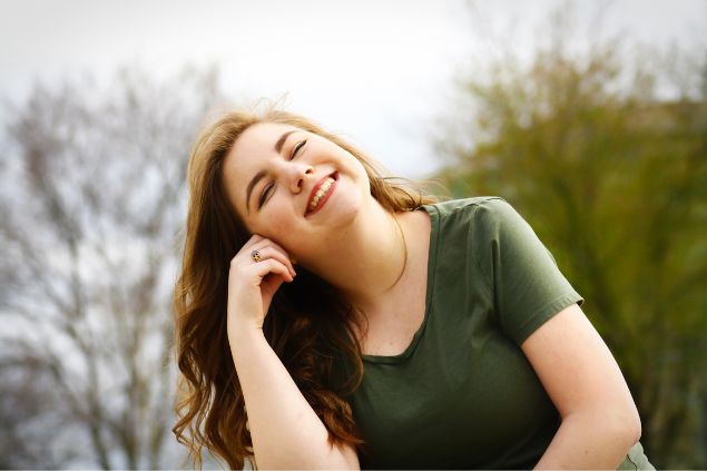mulher sorrindo