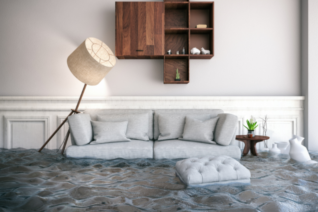 Sala de estar inundada.