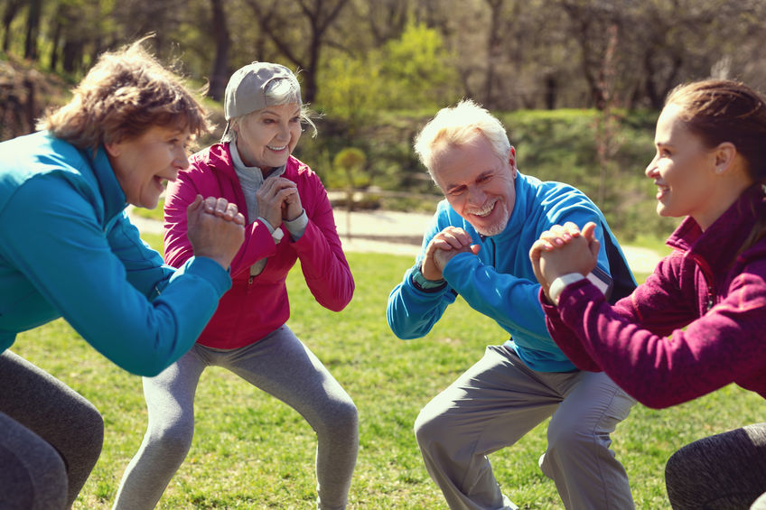 Idosos fazendo exercício