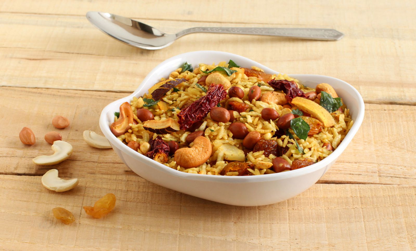 Arroz colorido com amêndoas