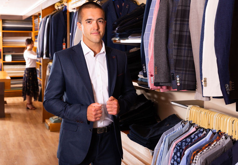 Homem em closet