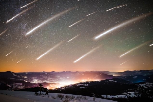 imagem de uma chuva de meteoros