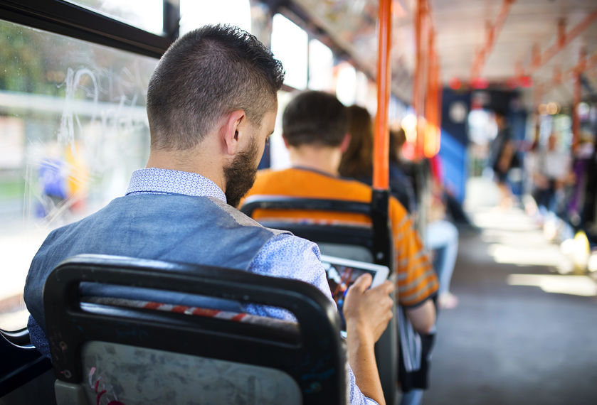 Pessoa em um Ônibus