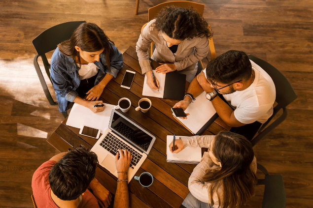 Grupo de estudos. 