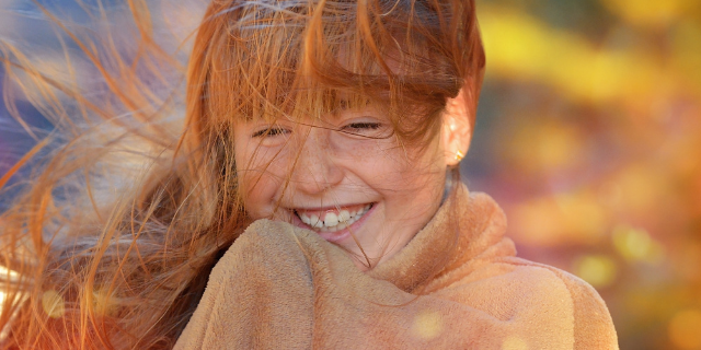 Foto de uma mulher sorrindo