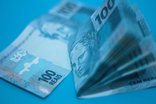 Imagem de cédulas de cem reais