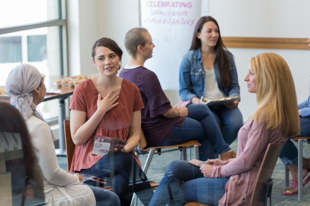 Mulheres em roda de conversa