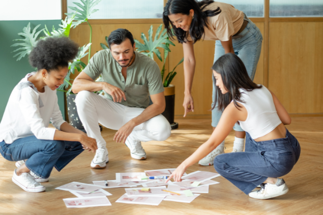 Pessoas trabalhando em grupo