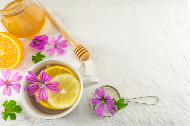 Chá de malva com laranja e mel