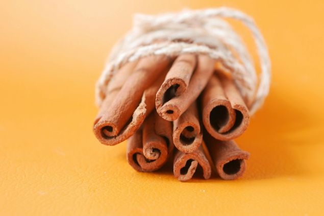 Imagem de canela em pau para ser usada nas simpatias para o amor.