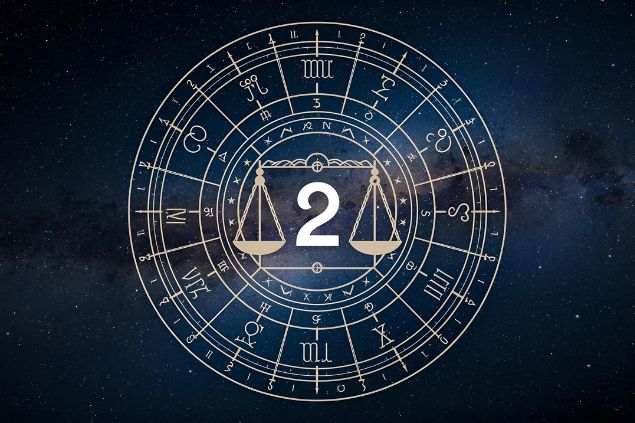 Imagem do glifo de libra junto com o número 2 no centro de uma mandala astrológica com fundo do universo.