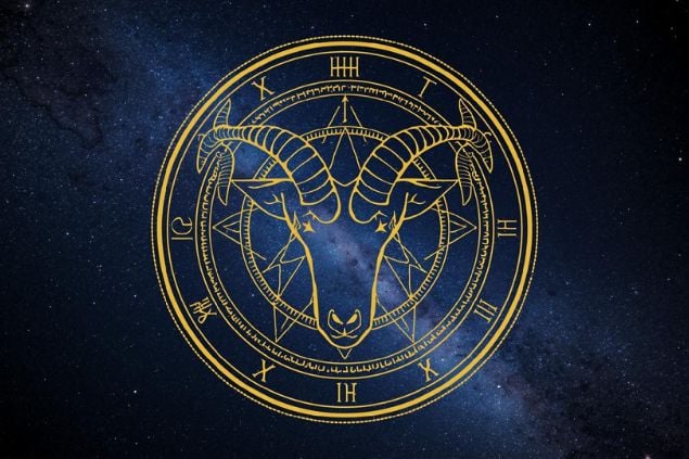 Glifo do signo de capricórnio dentro de uma mandala astrológica e ao fundo o universo.