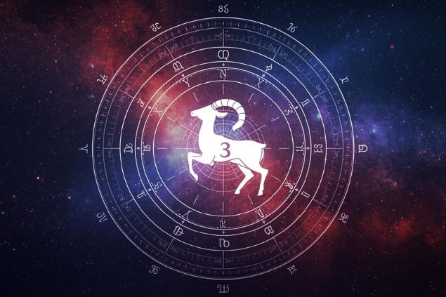 Imagem do glifo de capricórnio junto com o número 3 posicionados no centro de uma mandala astrológica com fundo do universo.