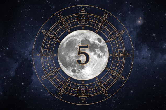 Canva/horoscopovIrtuAl Imagem da Lua dentro de uma mandala astrológica com o número 5 no centro.