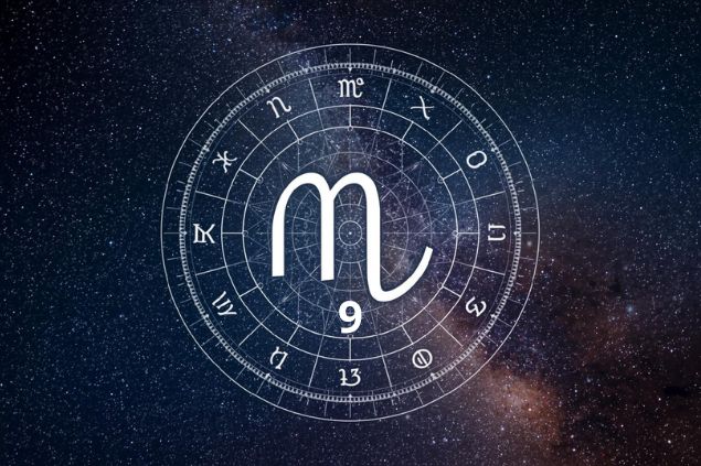 Imagem do glifo de virgem junto com o número 9 posicionados no centro de uma mandala astrológica com fundo do universo.