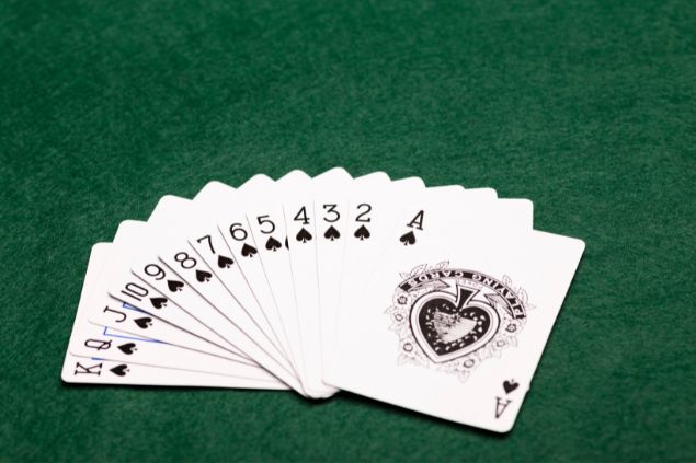 Imagem de todas as cartas do naipe de espadas.