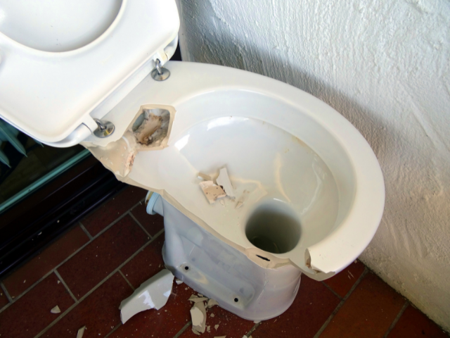 Vaso sanitário quebrado