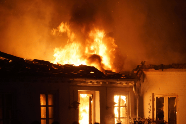 Casa pegando fogo
