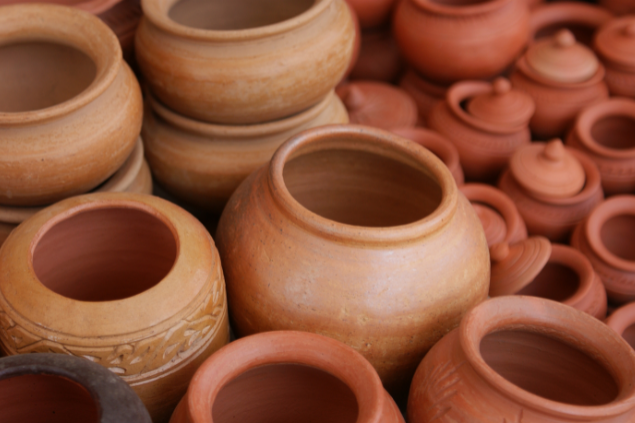 Potes de barro juntos