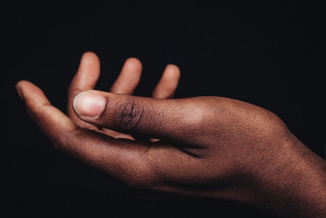 Mão negra.