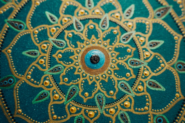 Mandala verde e dourada.
