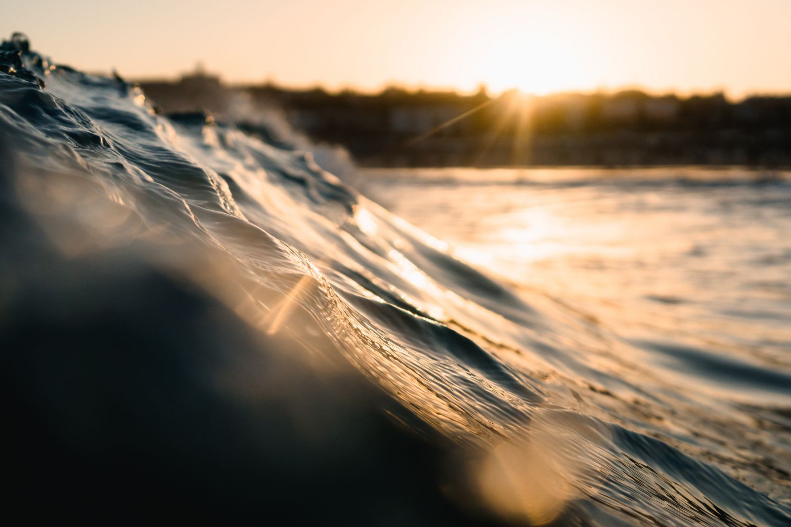 Ondas do mar ao luz do sol
