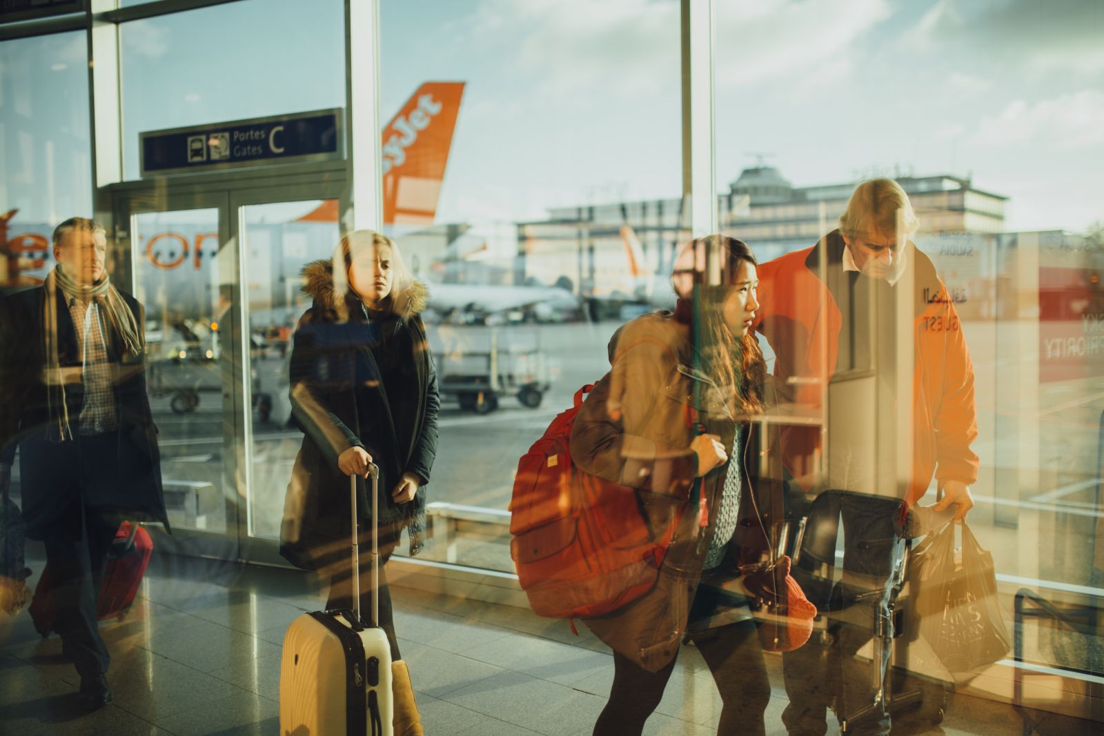 Pessoas no aeroporto 