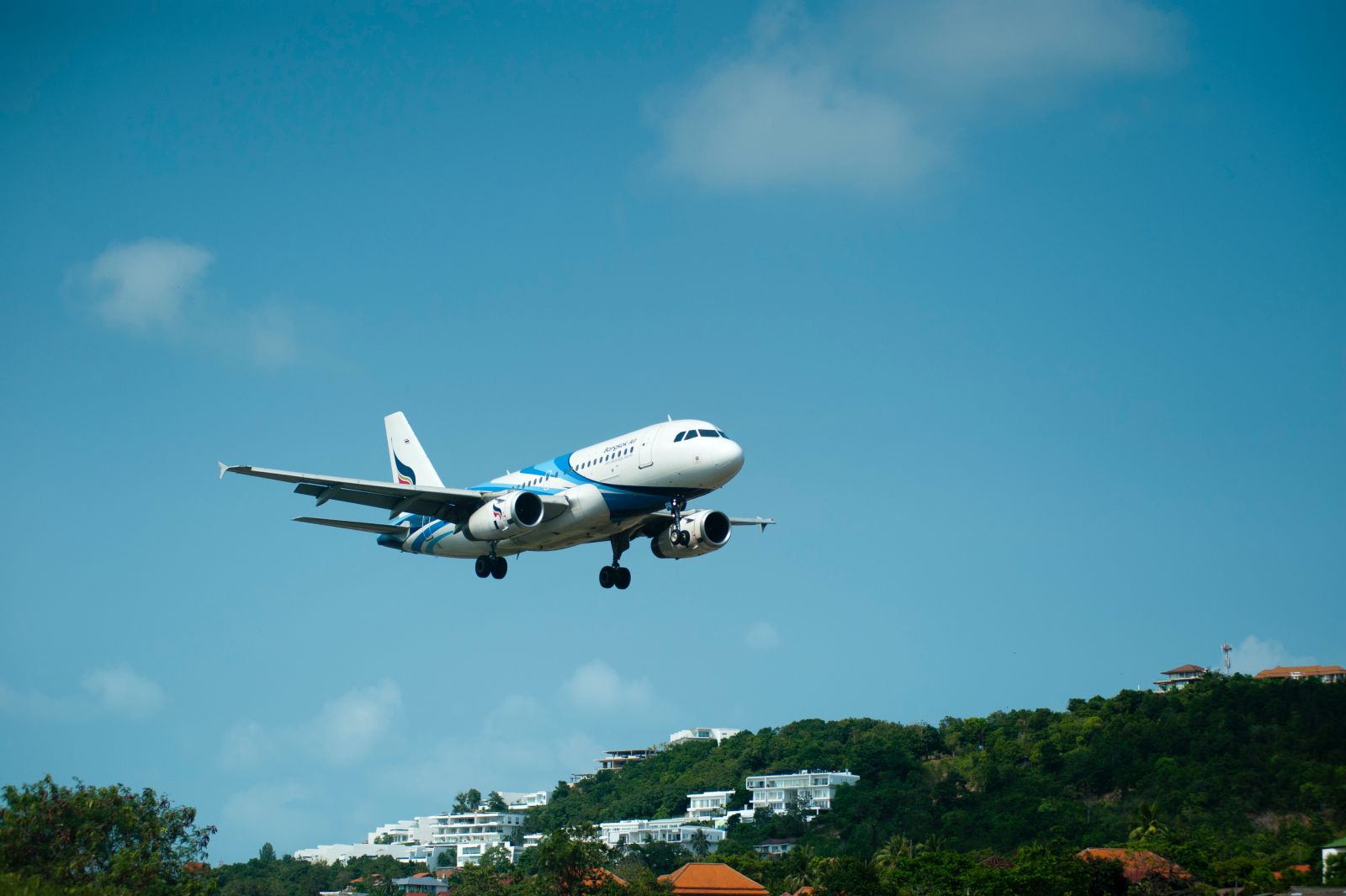 Avião voando 