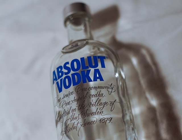 Garrafa de vodka.